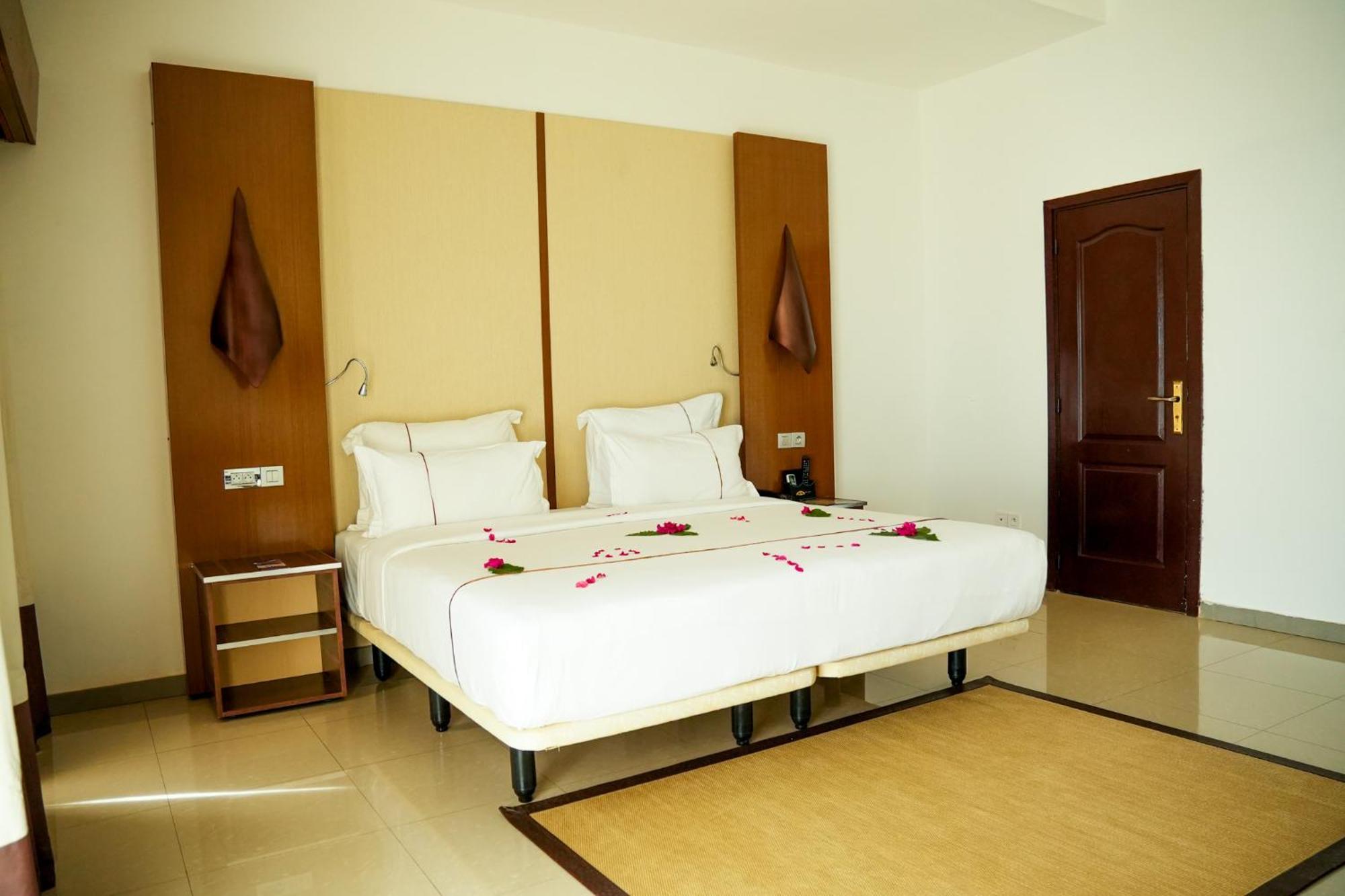 Iris Hotel Toubab Dialaw Exterior foto